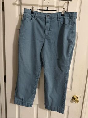 Gloria Vanderbilt Light Blue Straight Leg Capri Pants
